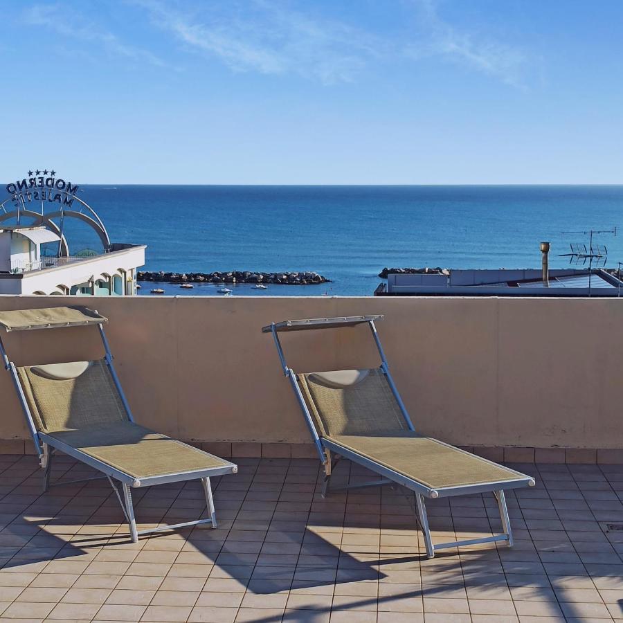 Hotel Gabbiano Cattolica Esterno foto