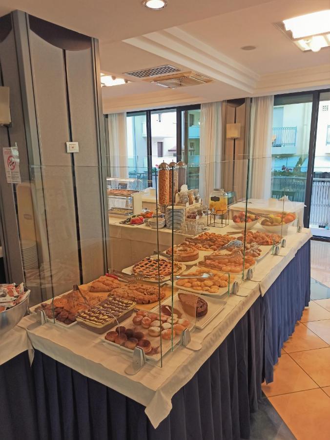 Hotel Gabbiano Cattolica Esterno foto