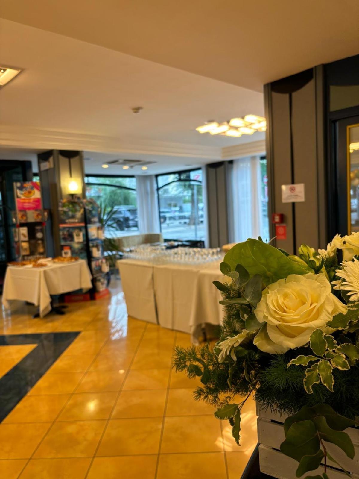 Hotel Gabbiano Cattolica Esterno foto