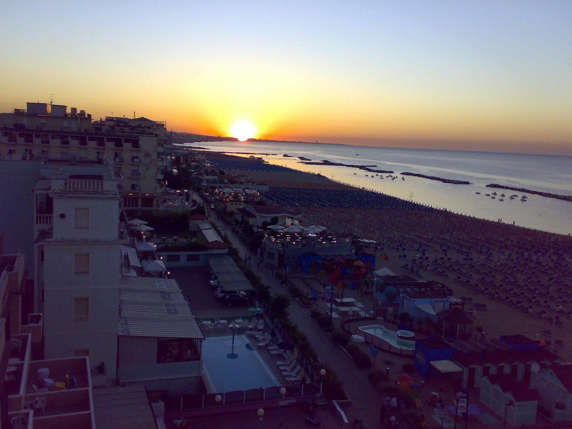 Hotel Gabbiano Cattolica Esterno foto